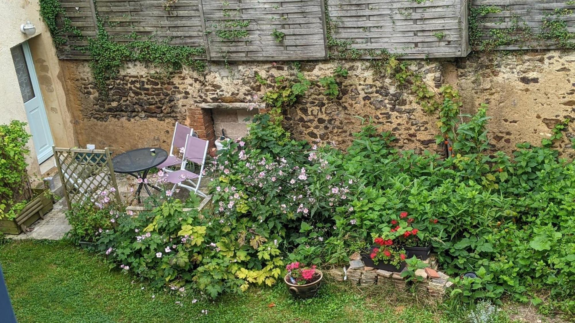 La Maison D'A Cote Saint-Amand-en-Puisaye Dış mekan fotoğraf
